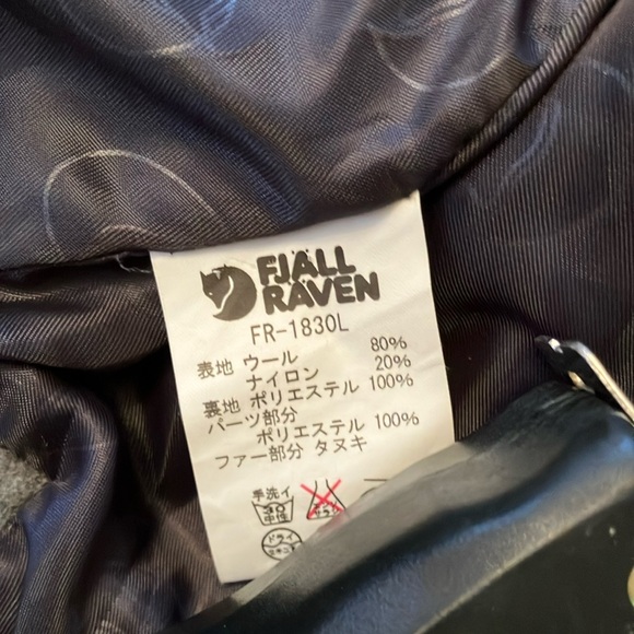 Medium women’s Fjall Raven Gray Cape Jacket with Hood removable Faux Fur Trim - Picture 9 of 12